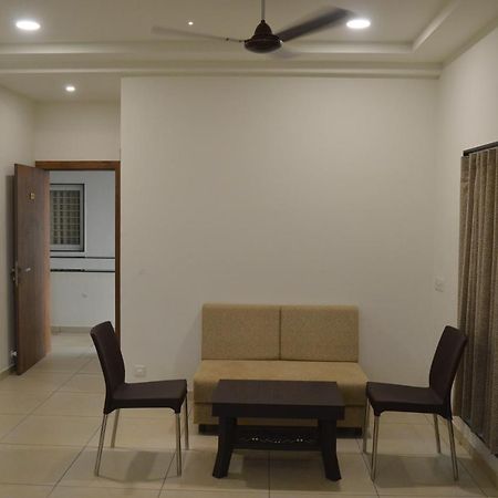 Hotel Revive Veraval Extérieur photo