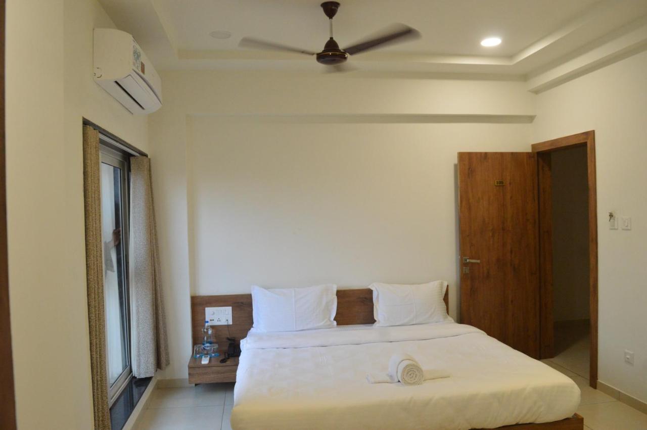 Hotel Revive Veraval Extérieur photo