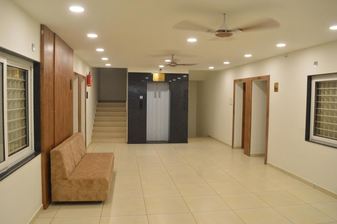 Hotel Revive Veraval Extérieur photo