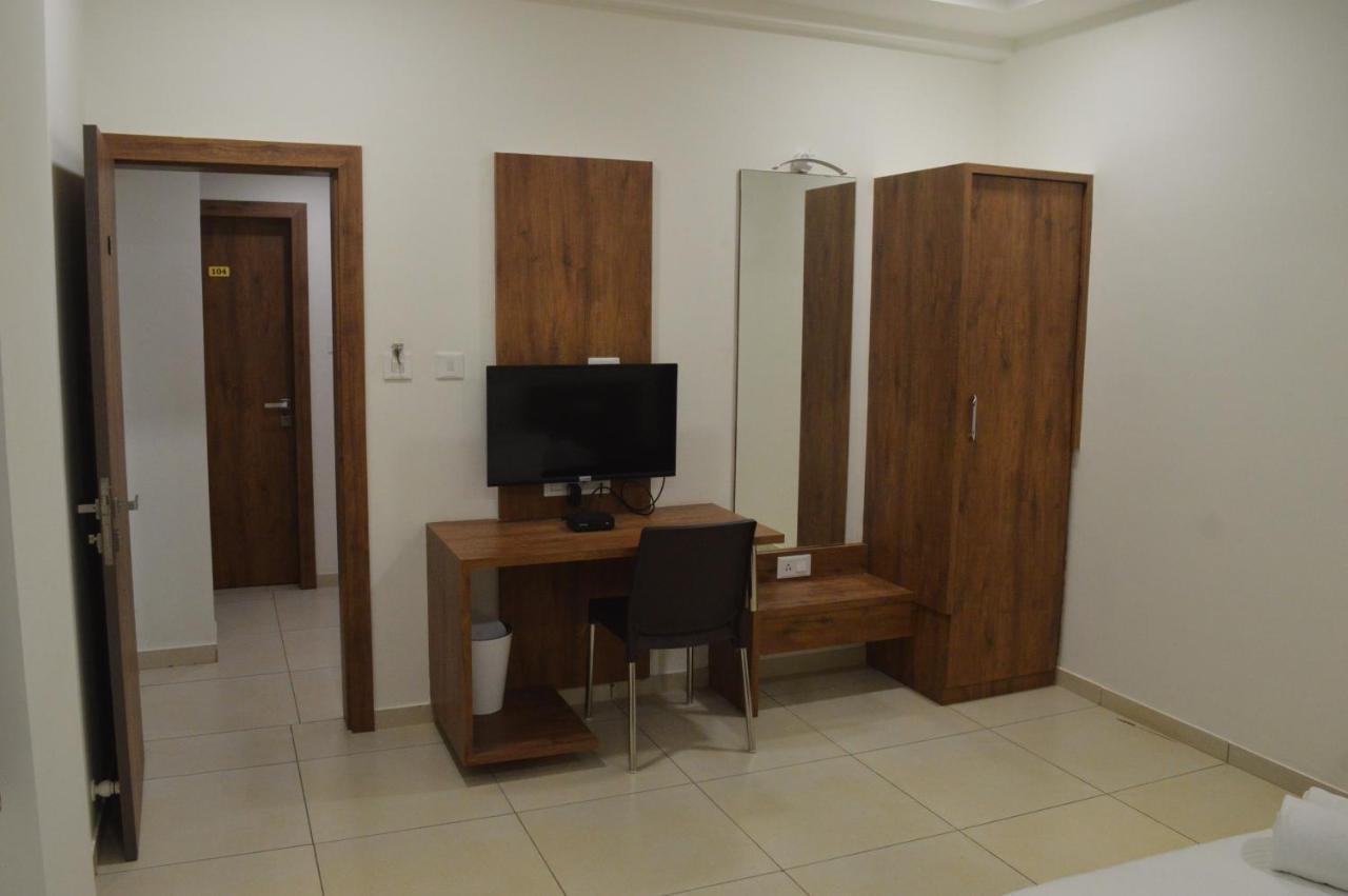 Hotel Revive Veraval Extérieur photo