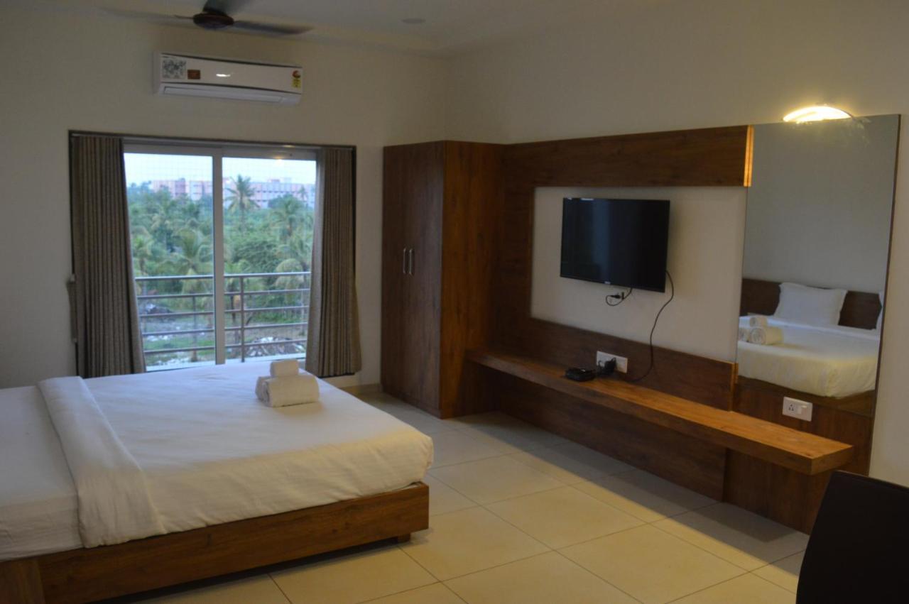 Hotel Revive Veraval Extérieur photo