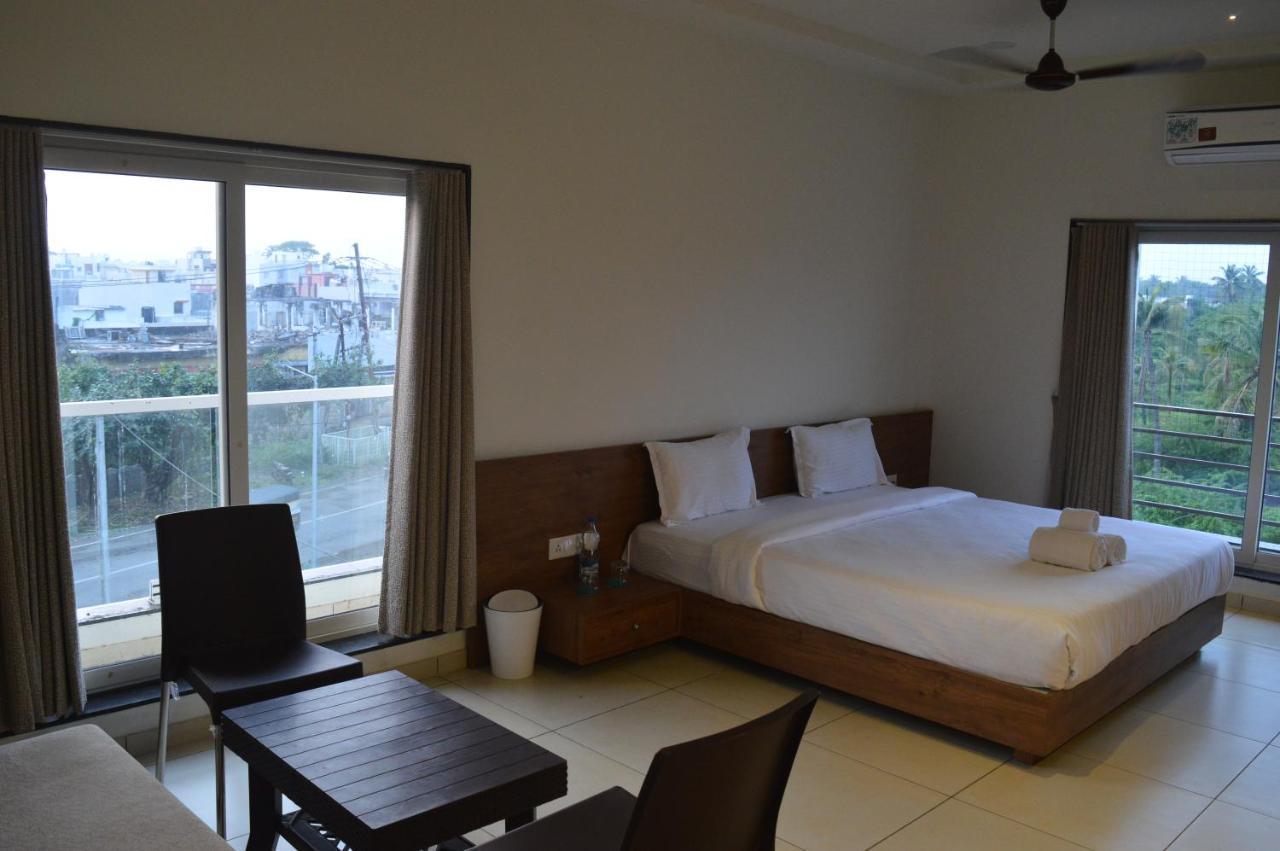 Hotel Revive Veraval Extérieur photo