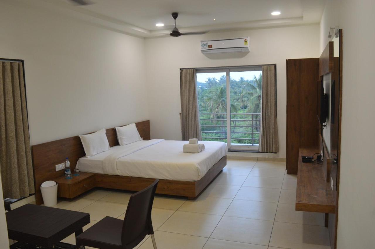 Hotel Revive Veraval Extérieur photo