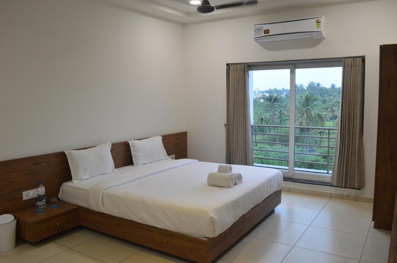 Hotel Revive Veraval Extérieur photo